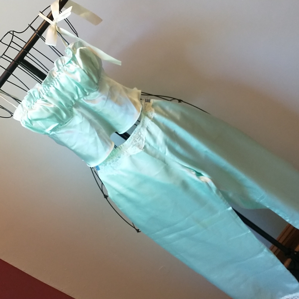 NWOT Elegant Moments Pajama Set Size S